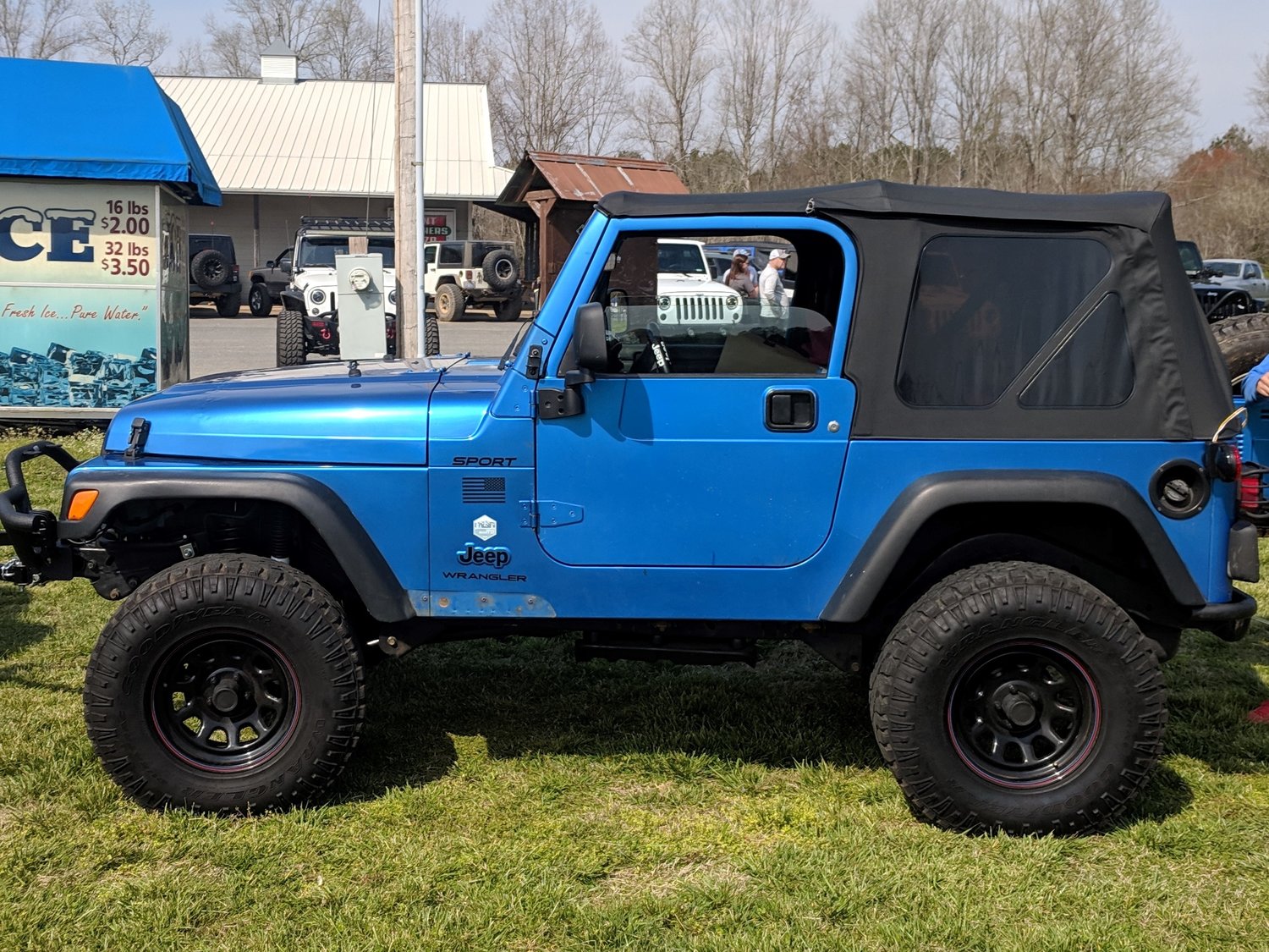 Quadratec Maximum Duty 3.5" Coil Spring Suspension Lift Kit with Shocks